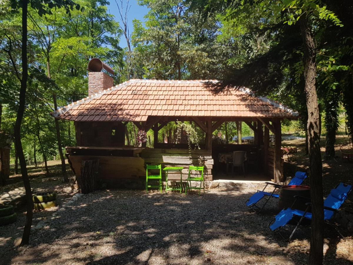 Konaciste Mali Izvor Boljevac Exterior foto