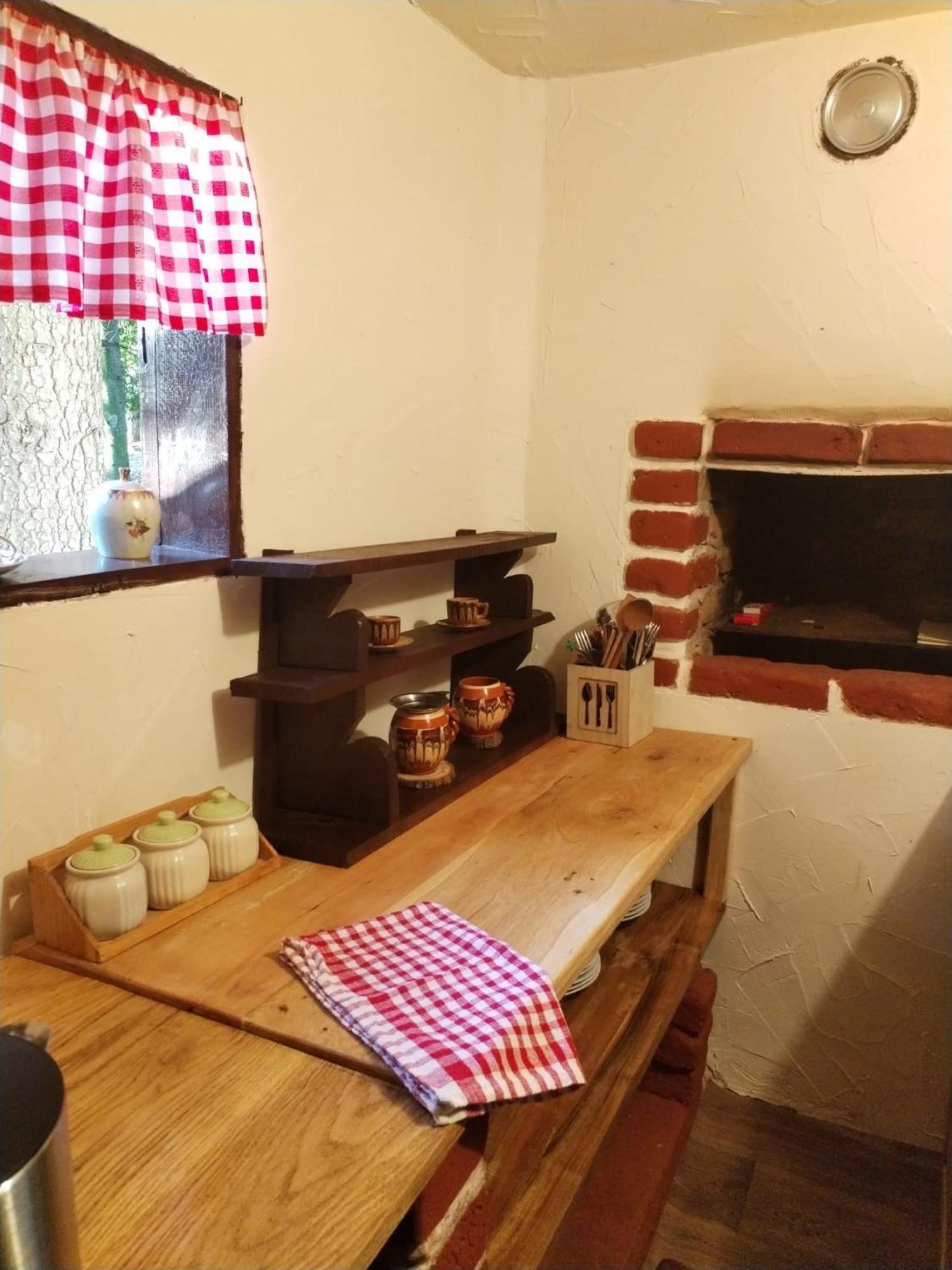 Konaciste Mali Izvor Boljevac Quarto foto